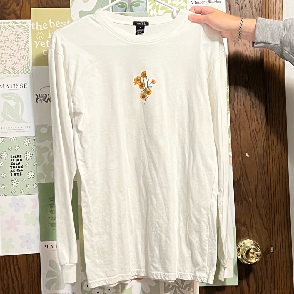 RUE 21 long sleeve tee